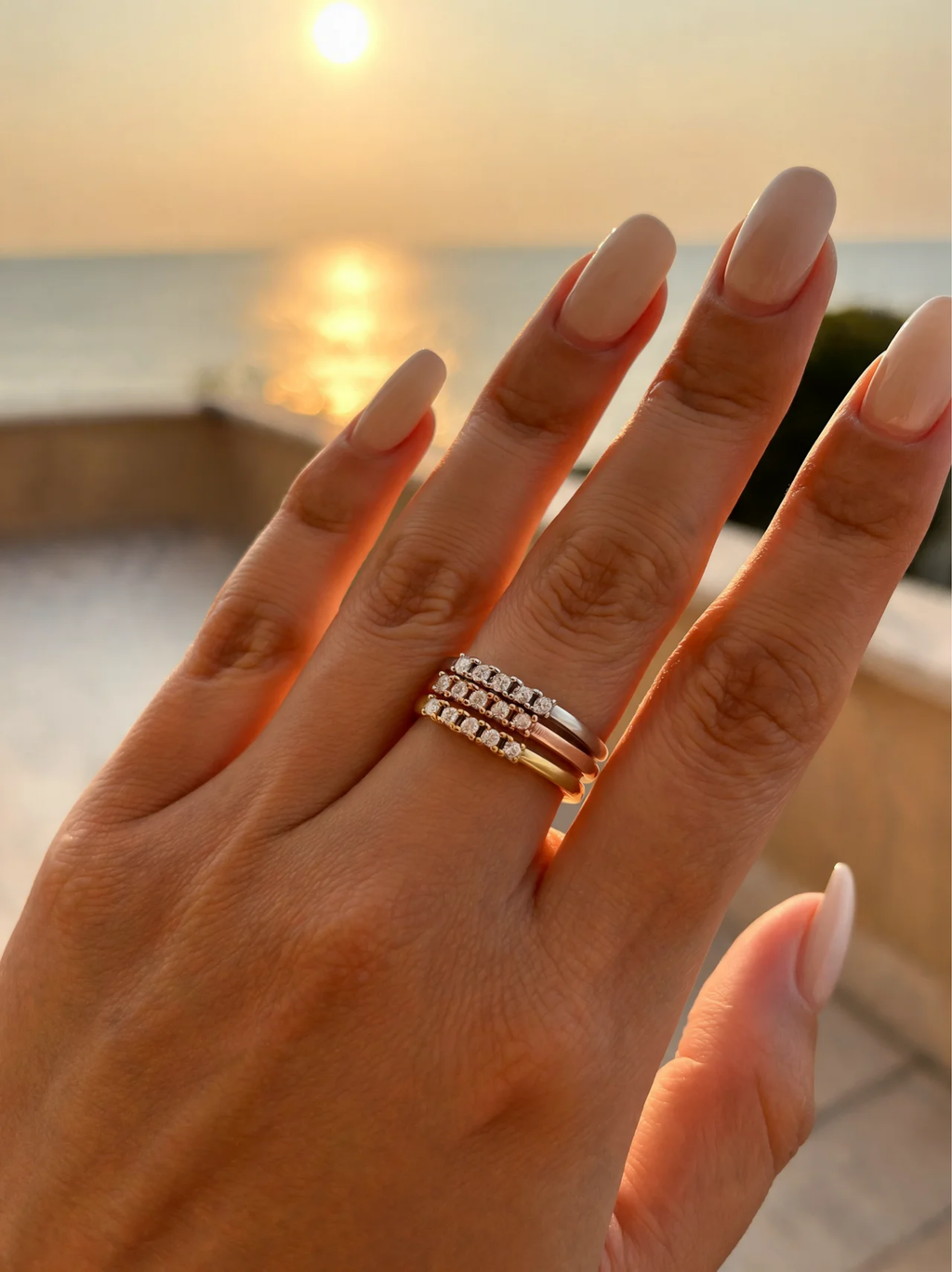 Champagne Stack Ring en uso – D’OR Jewelry