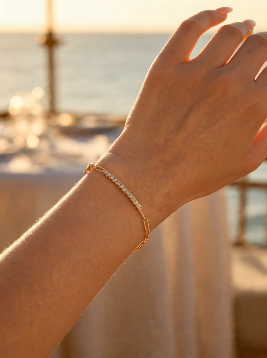 Crystal Coast Bracelet en uso – D’OR Jewelry