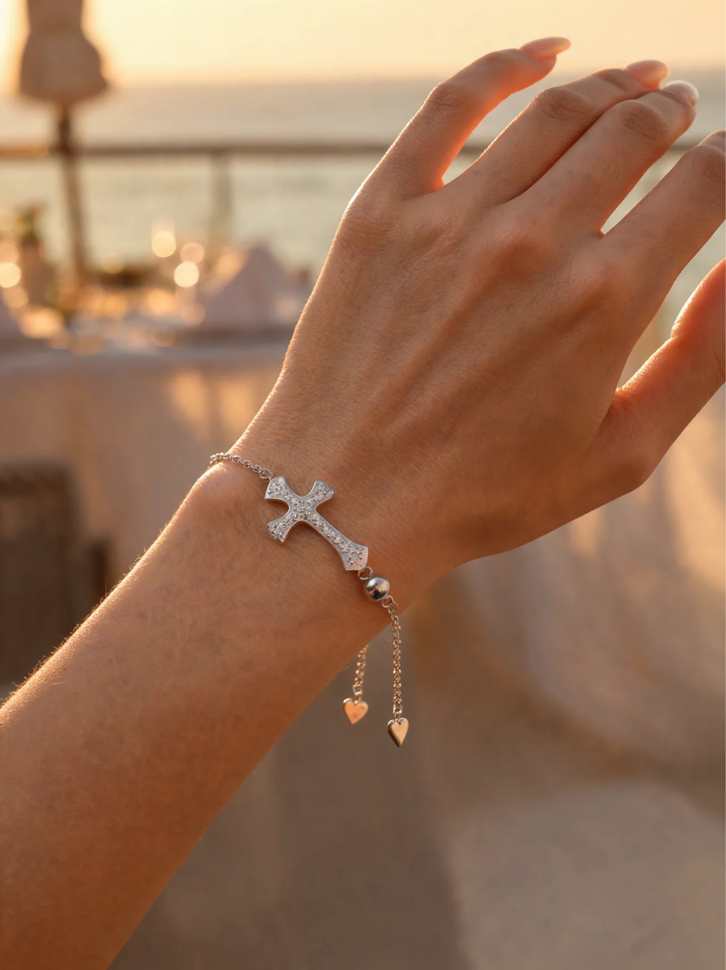 Silver Cross Bracelet en uso – D’OR Jewelry