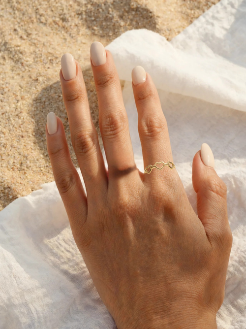 Amour Chain Ring en uso – D’OR Jewelry