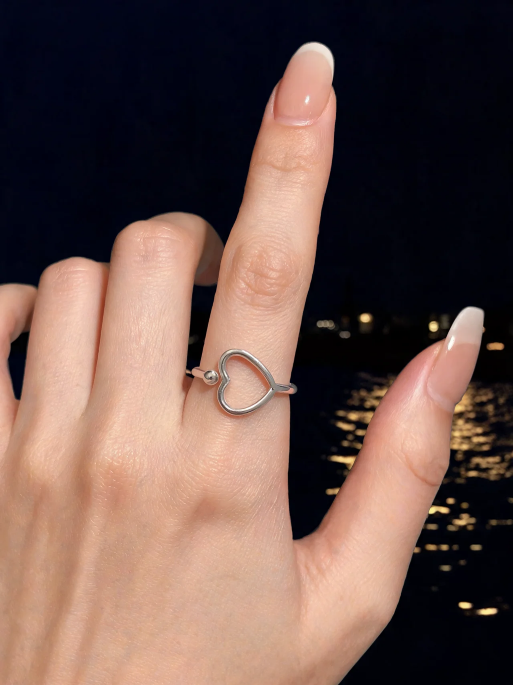 Moon Crown Ring en uso – D’OR Jewelry