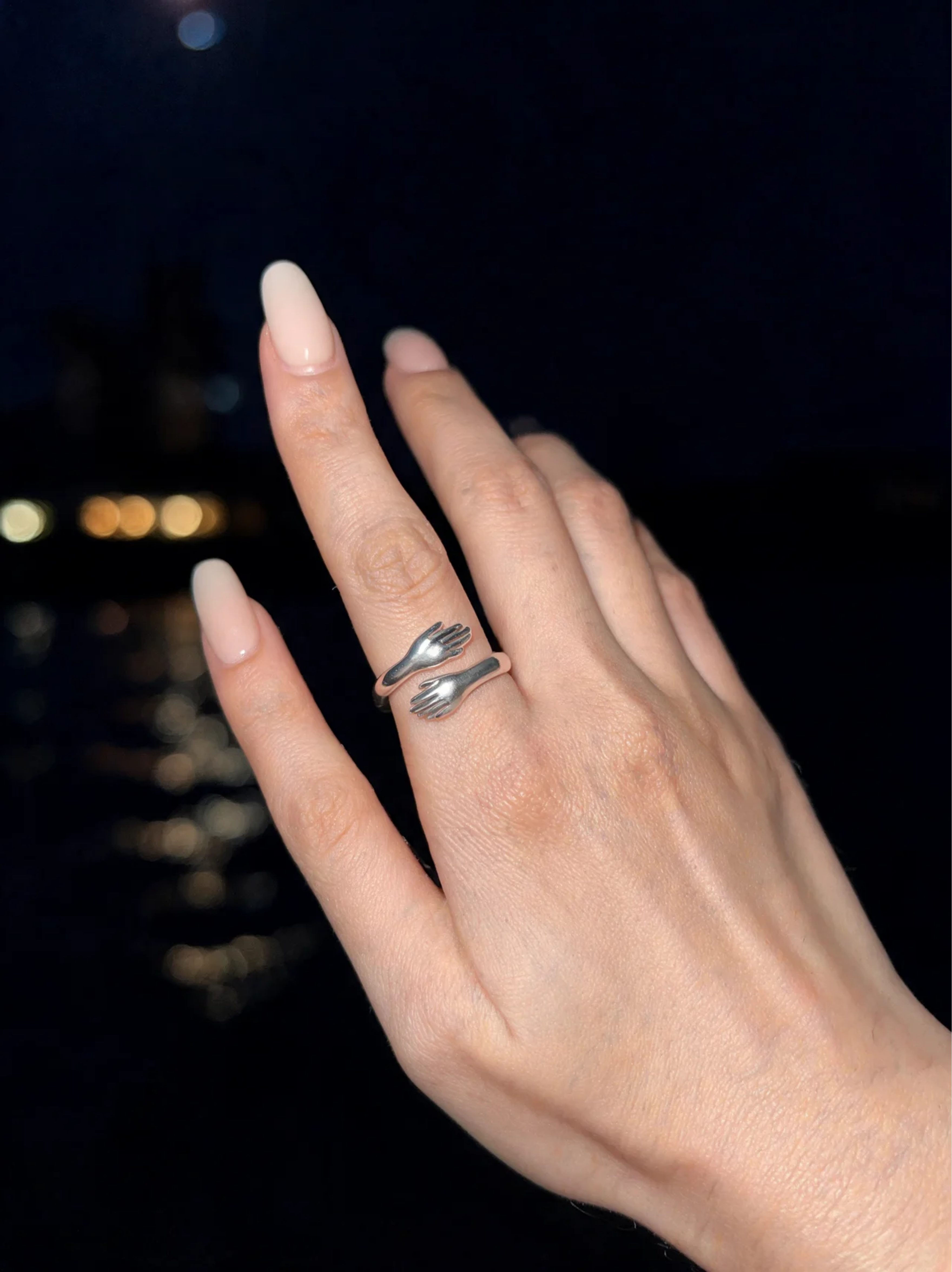 Silver Bow Ring en uso – D’OR Jewelry