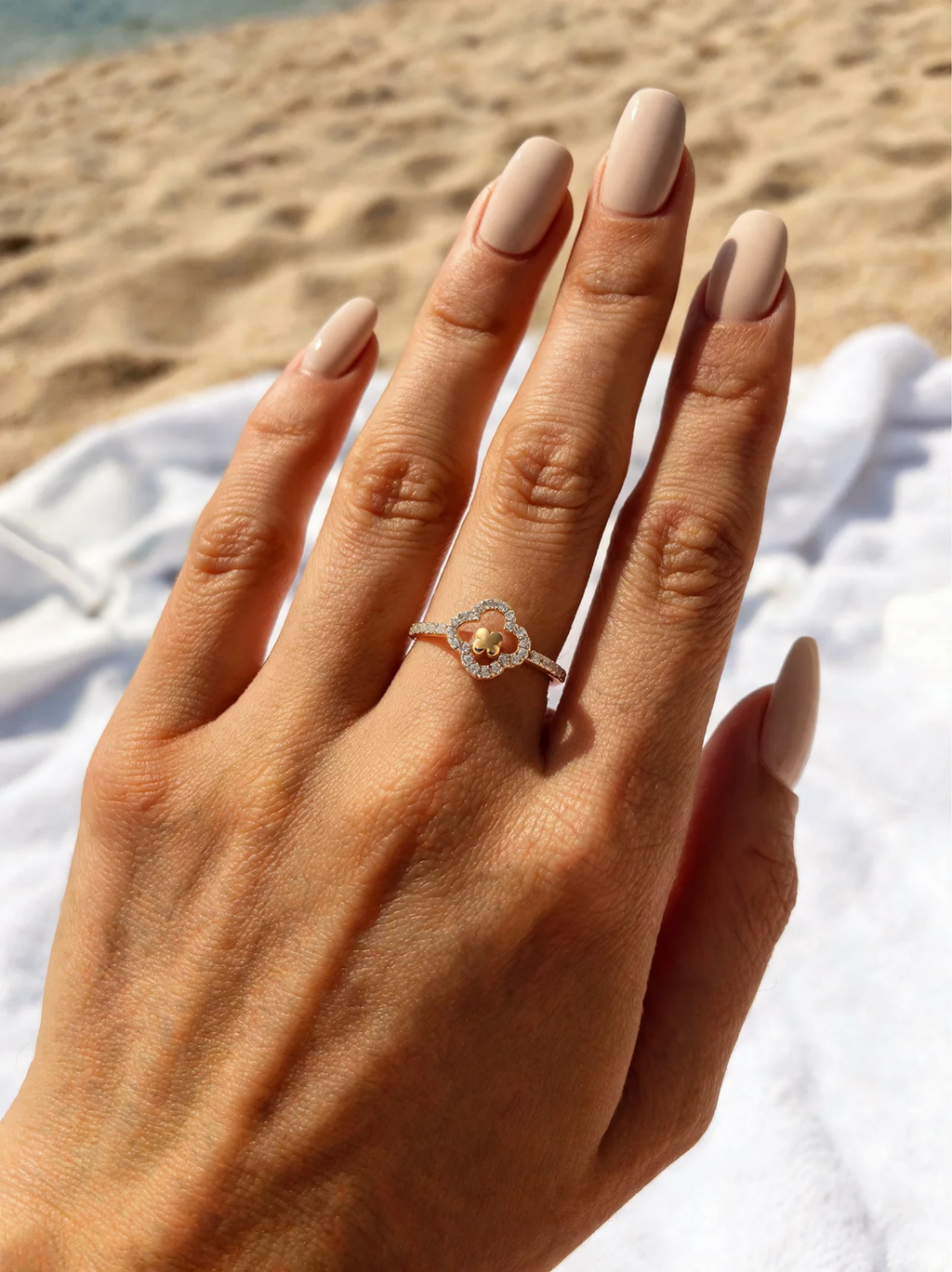 Sunflower Ring en uso – D’OR Jewelry