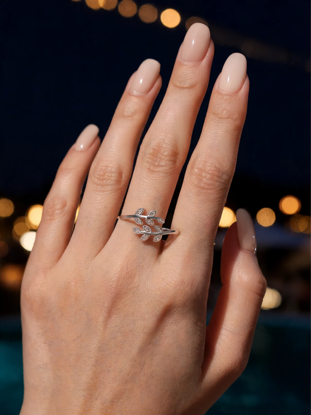 Silver Leaf Ring en uso – D’OR Jewelry