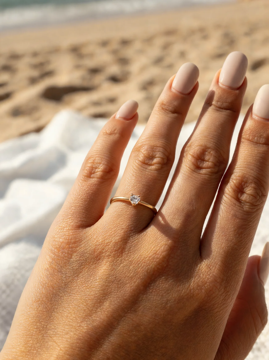 Mini Bloom Ring en uso – D’OR Jewelry